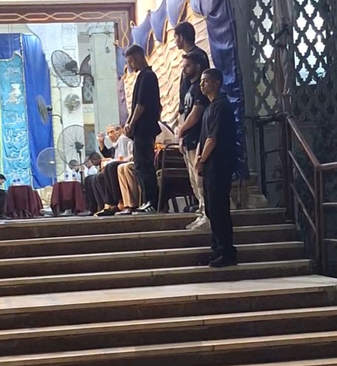 بدء عزاء والدة الرابر فليكس بمسجد أبو المكارم