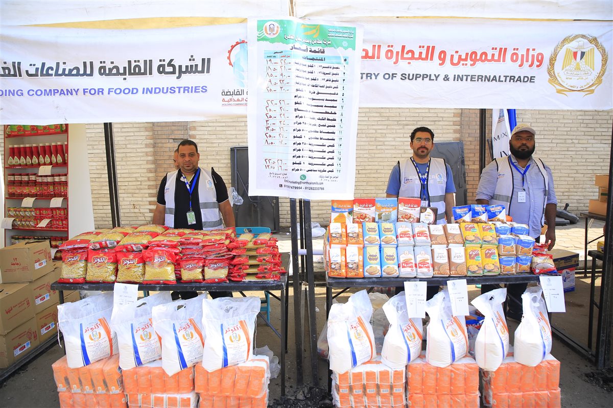 وزير التموين ومحافظ القاهرة يفتتحان سوق «اليوم الواحد» بالجمالية