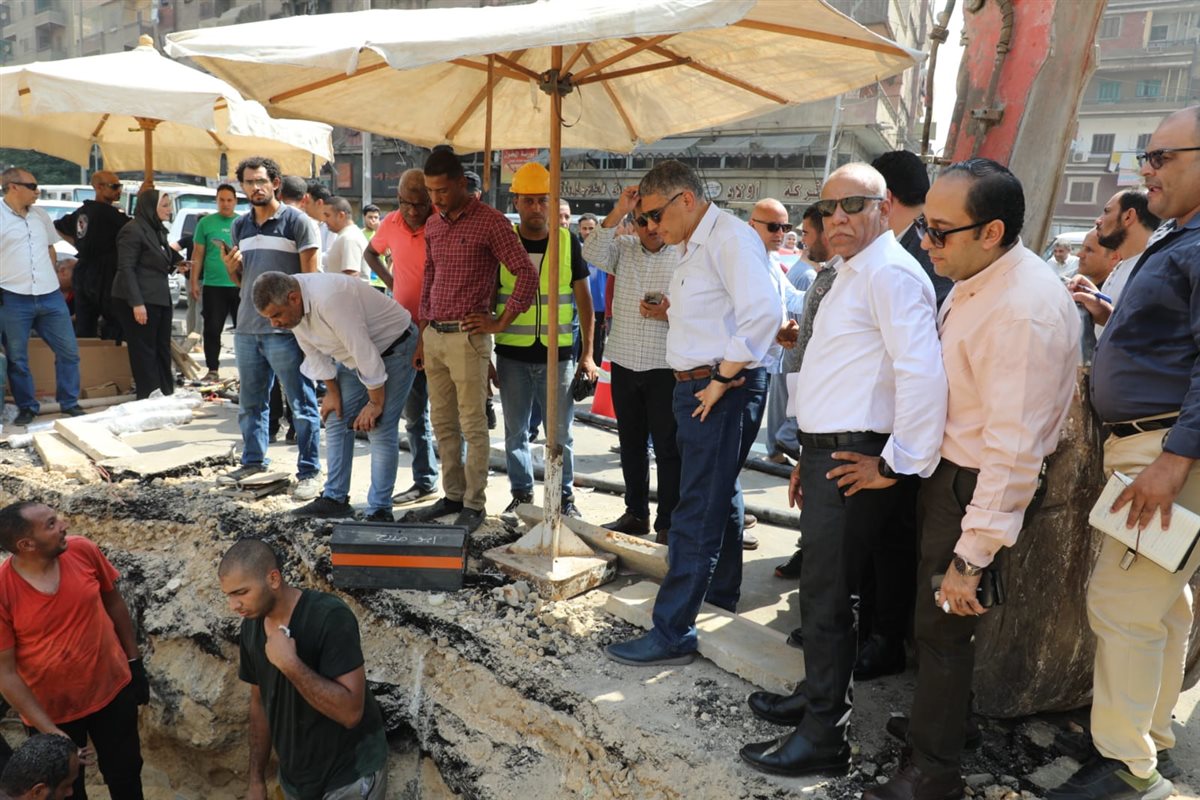 محافظ الجيزة يتابع ميدانيًا أعمال إصلاح العطل الطارئ بالكابل الكهربائي