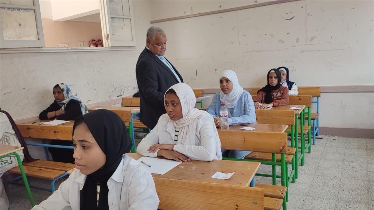 وكيل تعليم الأقصر يتفقد امتحانات الدور الثاني