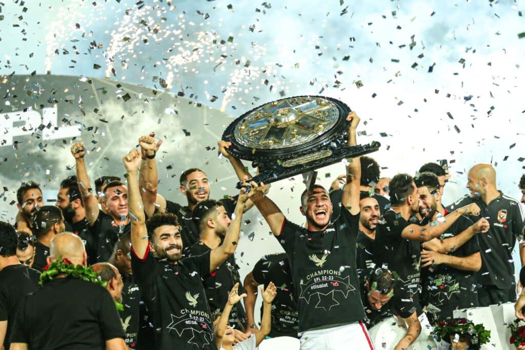 تتويج الأهلي بلقب الدوري