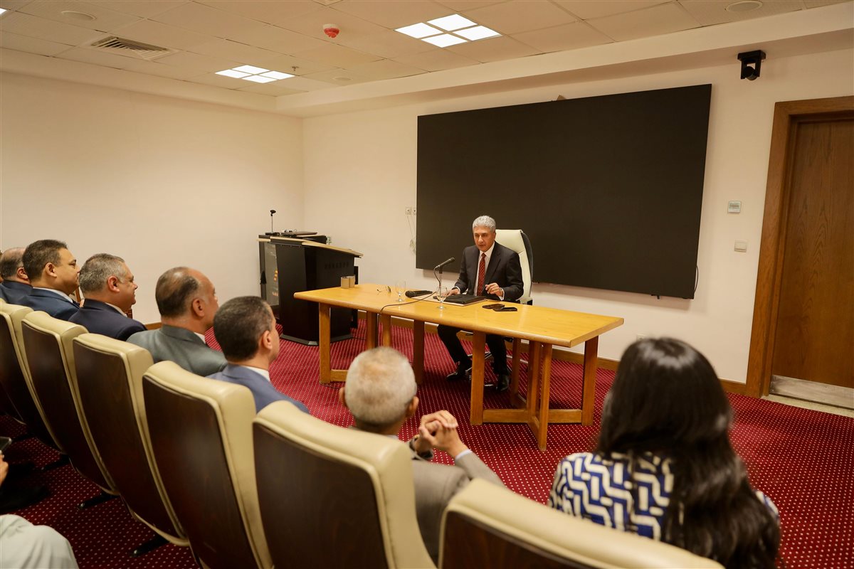 وزير السياحة يلتقي أكثر من 20 سفير وقنصل عام