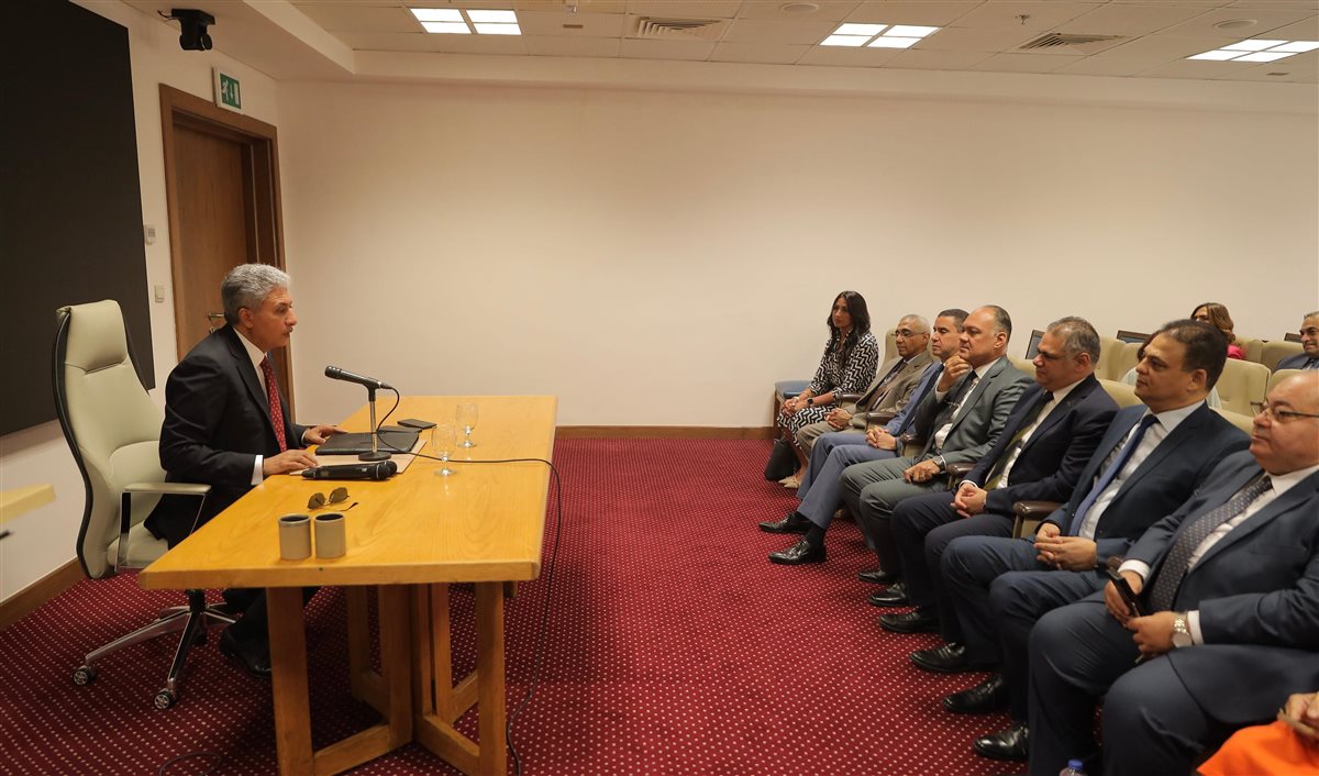 وزير السياحة يلتقي أكثر من 20 سفير وقنصل عام