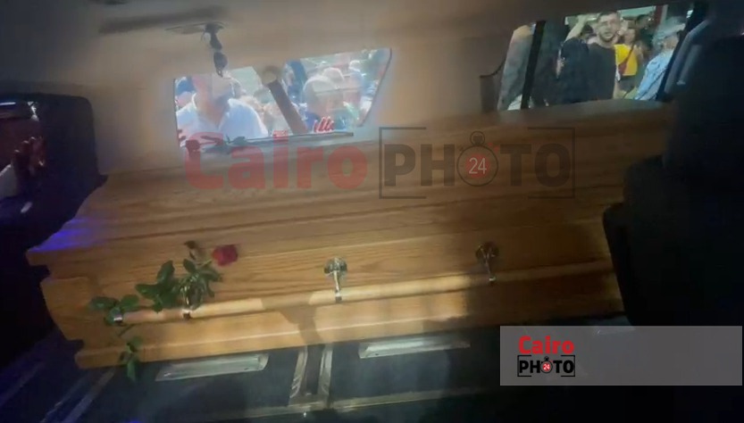 لحظة خروج جثمان الموسيقار زياد الرحباني من المستشفى لتشييعه من كنيسة رقاد السيدة بـ لبنان