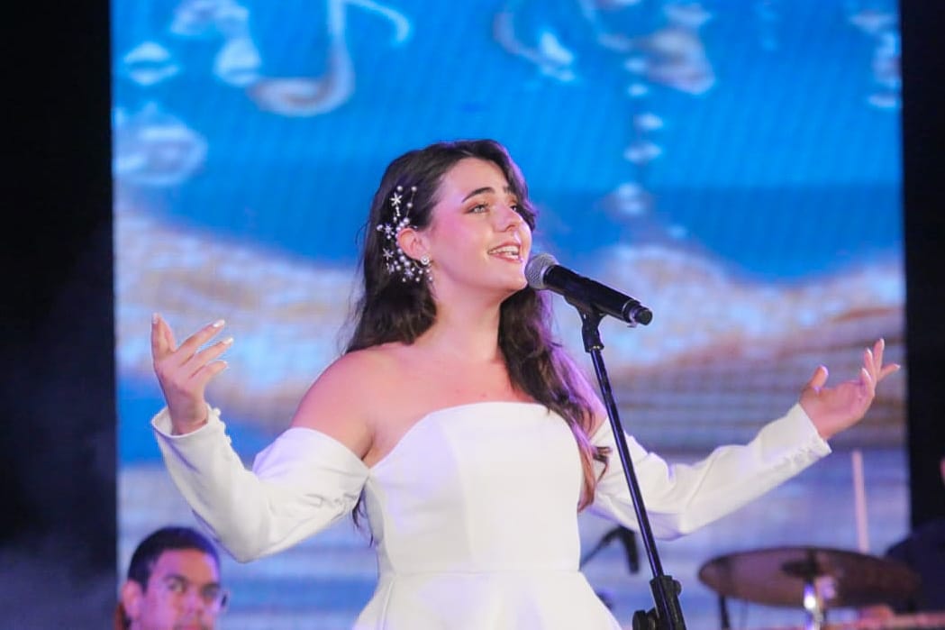 إيهاب توفيق يتألق بدويتو عامل عاملة مع كنزي تركي فى إفتتاح المهرجان الصيفي للأوبرا