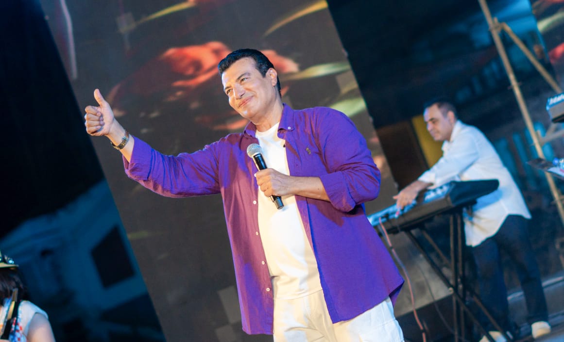 إيهاب توفيق يتألق بدويتو عامل عاملة مع كنزي تركي فى إفتتاح المهرجان الصيفي للأوبرا