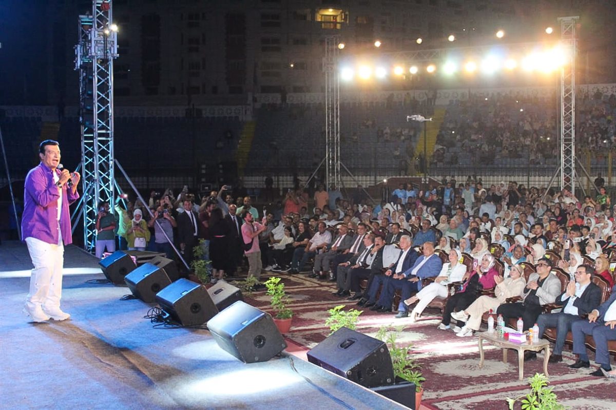 إيهاب توفيق يتألق بدويتو عامل عاملة مع كنزي تركي فى إفتتاح المهرجان الصيفي للأوبرا