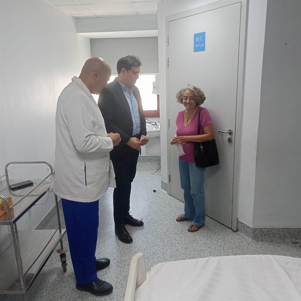 وزير الثقافة يزور الكاتب صنع الله إبراهيم بعد نقله إلى معهد ناصر