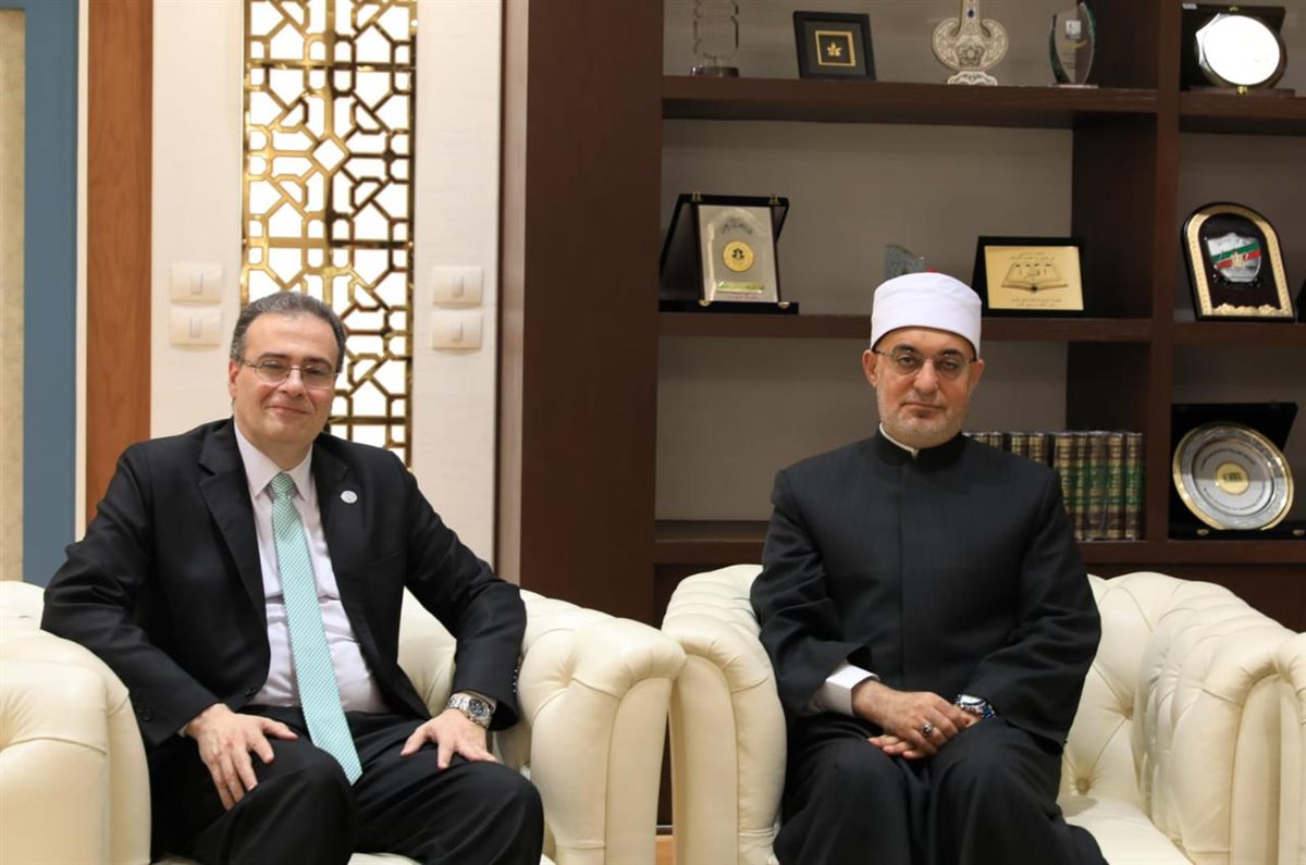 الدكتور نظير عياد