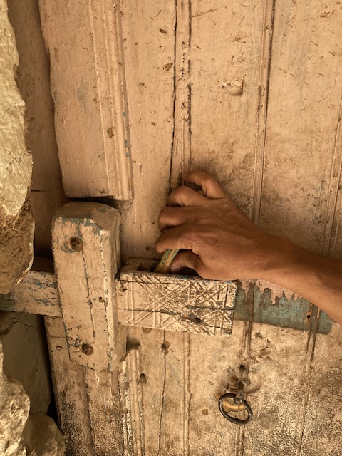 أقدم باب في الاقصر من 130سنة&nbsp;