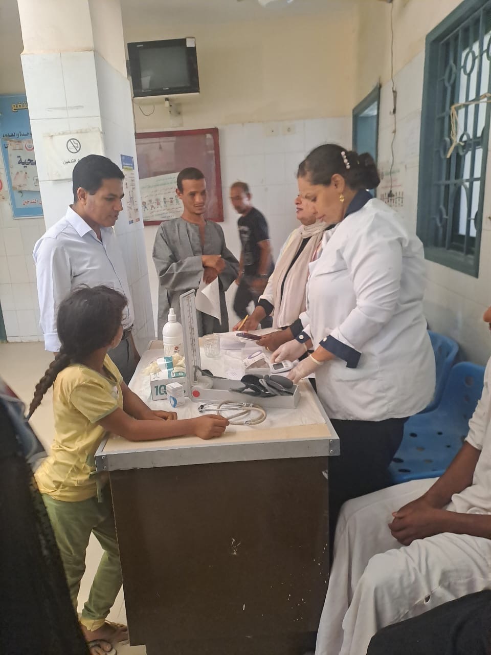 وكيل وزارة الصحة يتفقد القوافل الطبية
