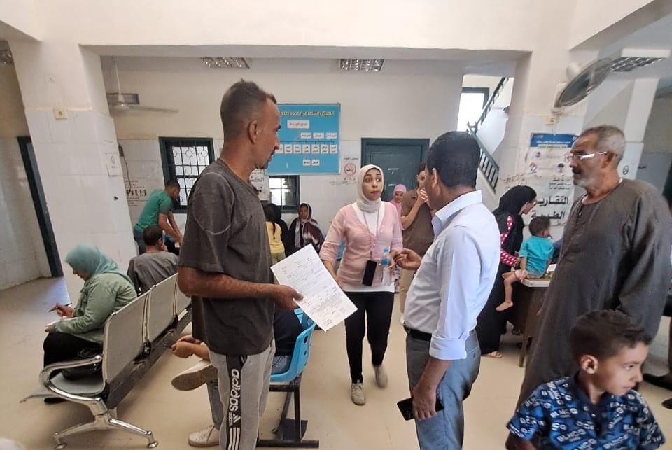 وكيل وزارة الصحة يتفقد القوافل الطبية