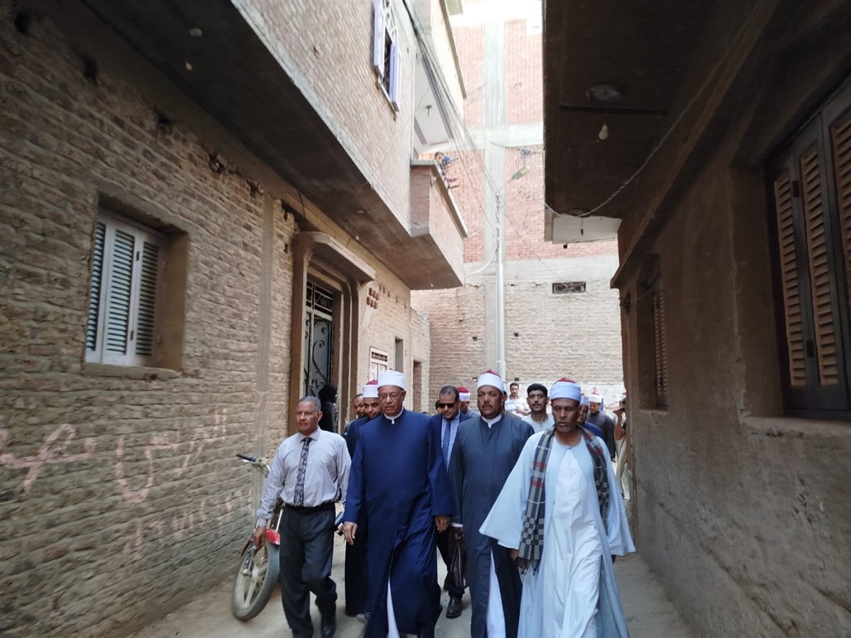 أوقاف سوهاج تتفقد قرية برخيل بعد الحرائق استجابة لتوجيهات المحافظ