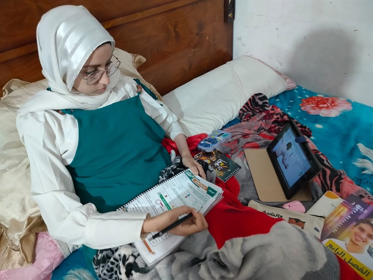 الطالبة سارة محمد لطفي التي انتصرت على الكانسر والثانوية العامة