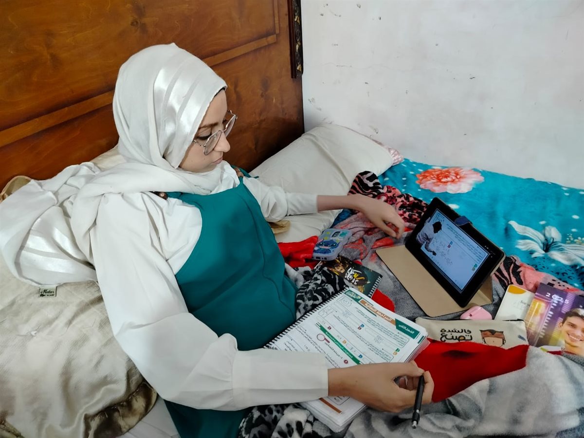 الطالبة سارة محمد لطفي التي انتصرت على الكانسر والثانوية العامة