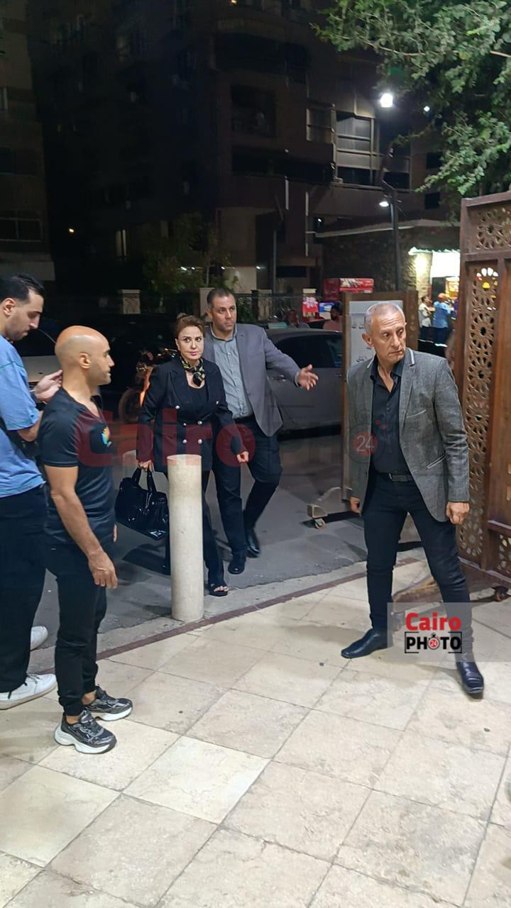 مادلين طبر تصل مسجد الحامدية الشاذلية لتقديم واجب العزاء