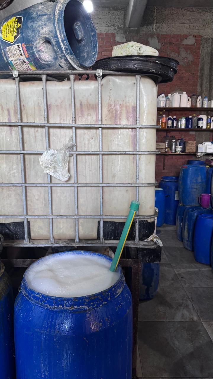 ضبط 25 طن منظفات داخل كيان مخالف غير مرخص في المنوفية