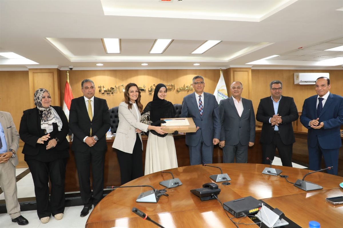 محافظ الجيزة يكرم أوائل الثانوية العامة والدبلومات الفنية