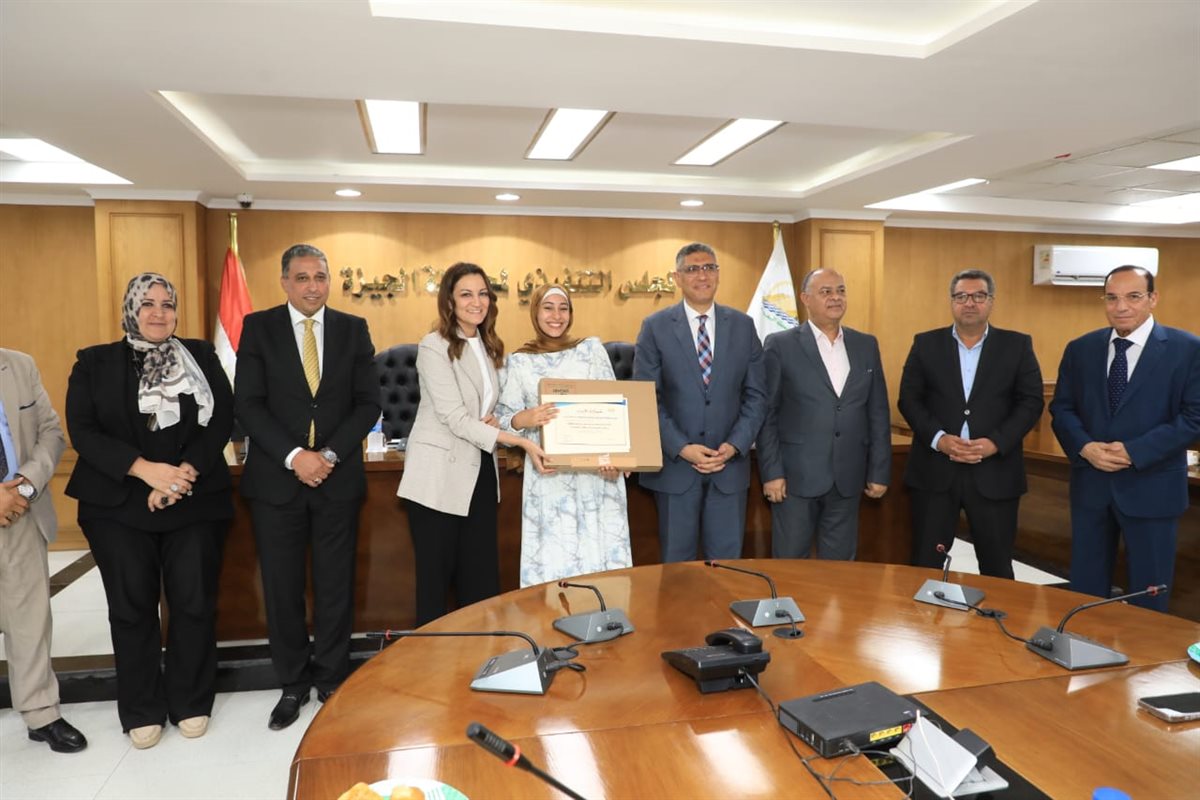 محافظ الجيزة يكرم أوائل الثانوية العامة والدبلومات الفنية