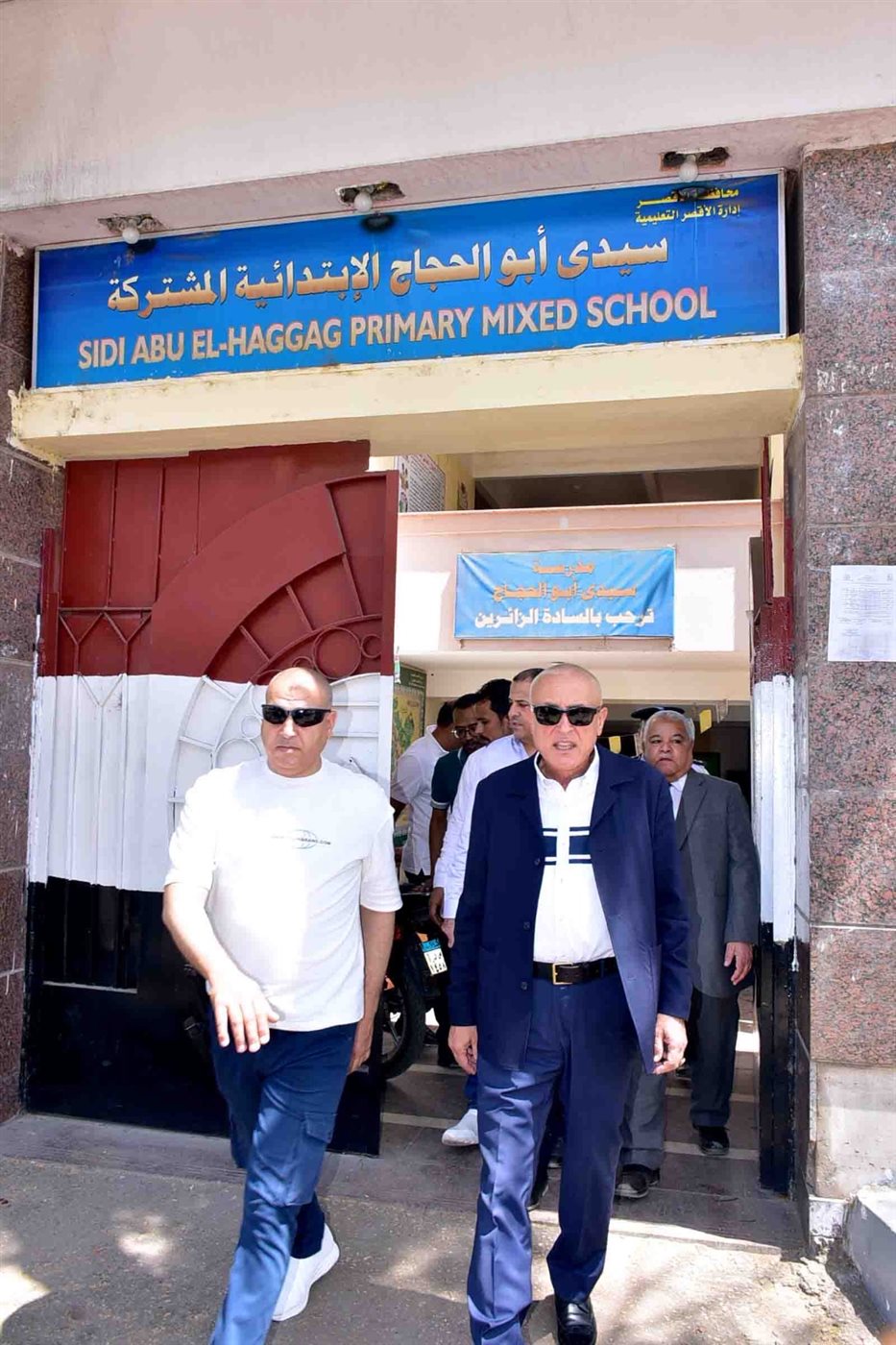 محافظ الأقصر يتفقد مقرات اللجان الانتخابية