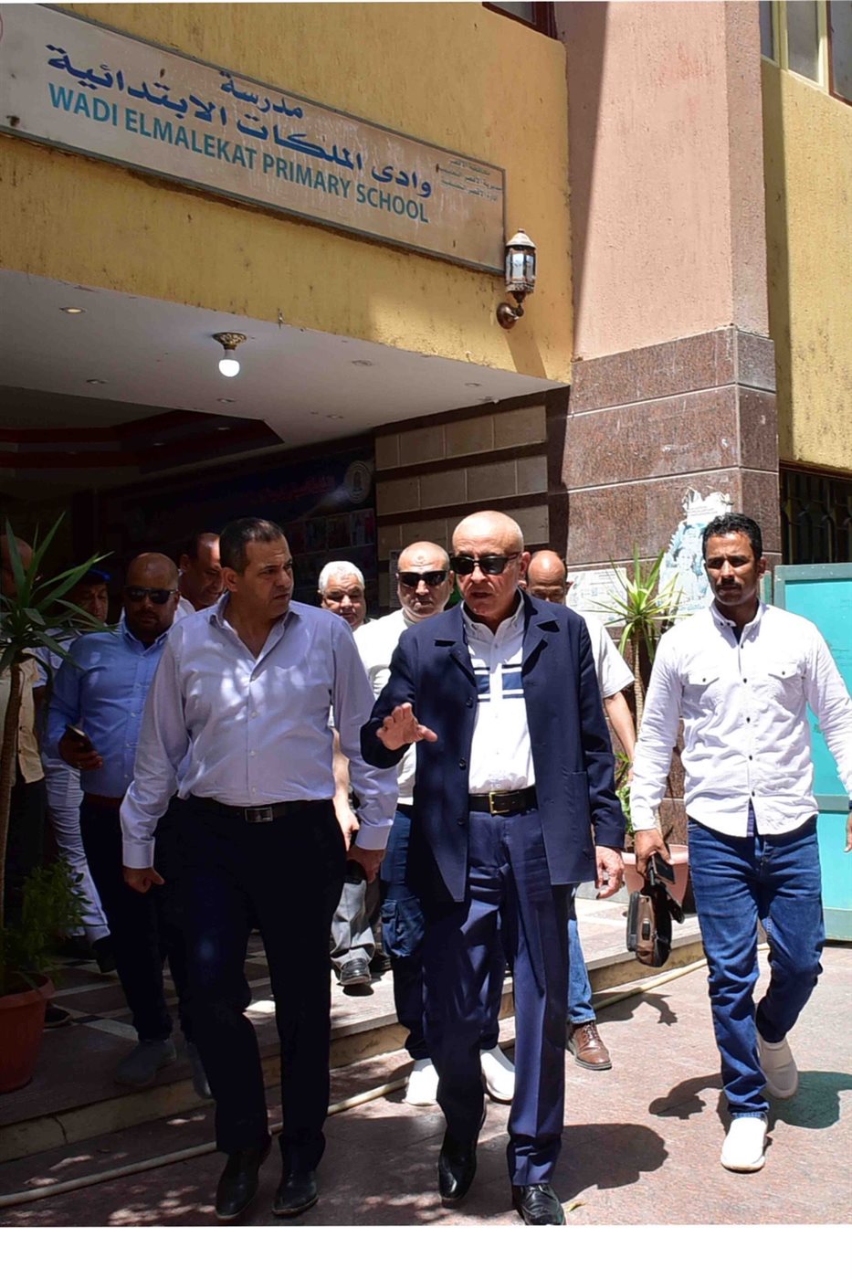محافظ الأقصر يتفقد مقرات اللجان الانتخابية