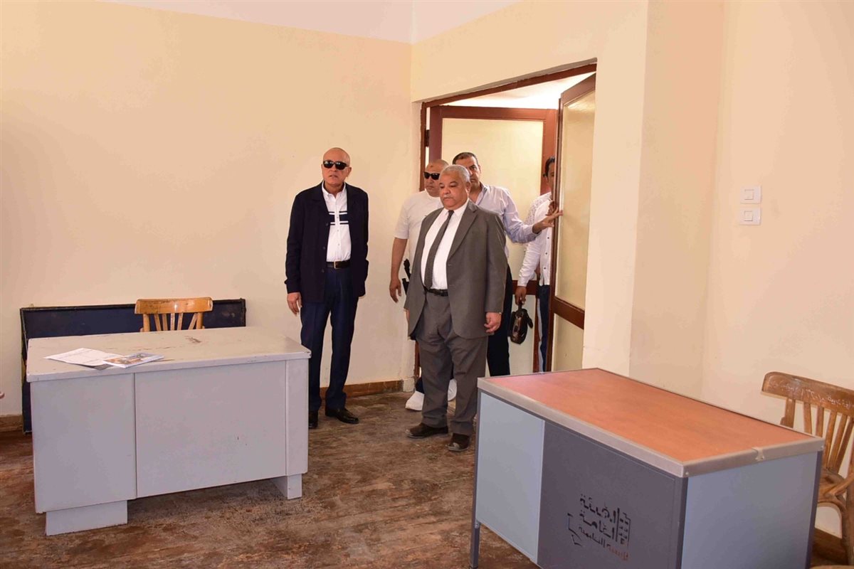 محافظ الأقصر يتفقد مقرات اللجان الانتخابية