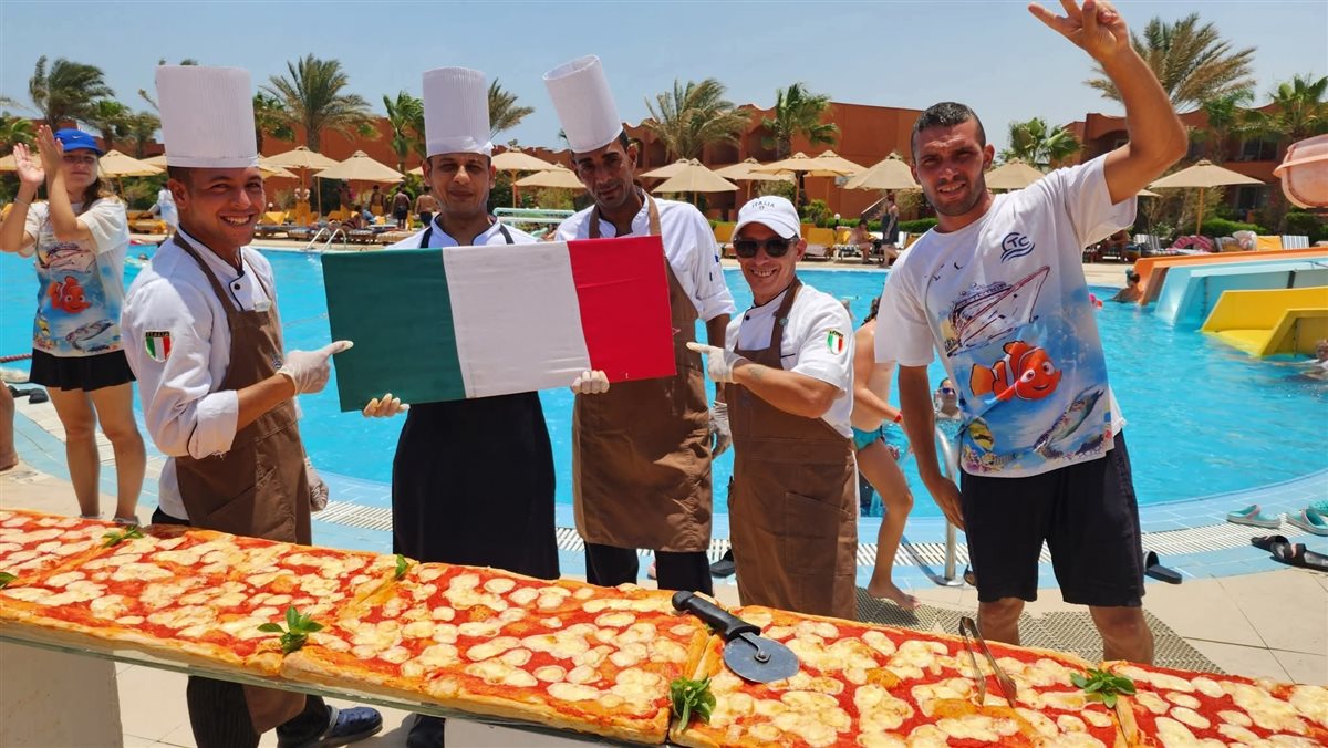 مهرجان البيتزا علي شواطئ مرسي علم 