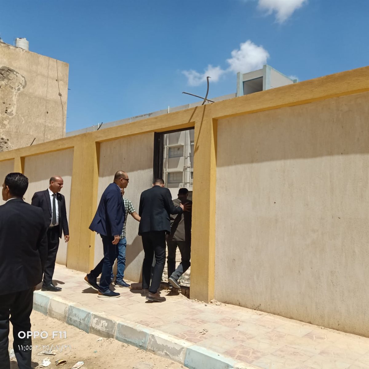 وزير العمل خلال زيارته المفاجئة