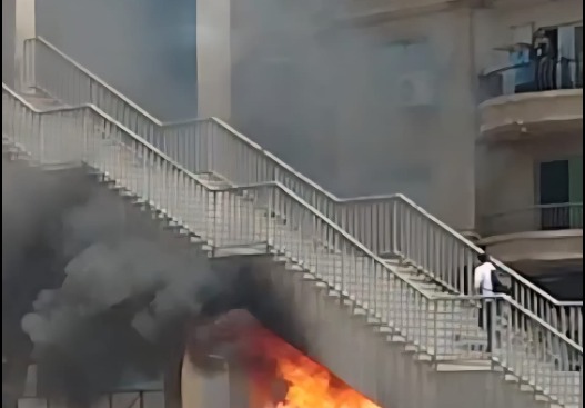 حريق كشك أسفل سلم أديداس الدائري بالمعادي