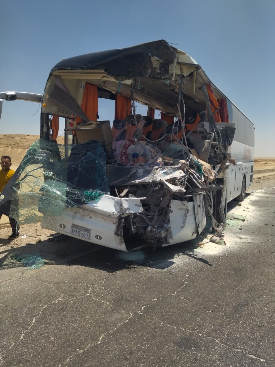 <strong>حادث تصادم سيارة نقل مع أوتوبيس بالمنيا</strong>