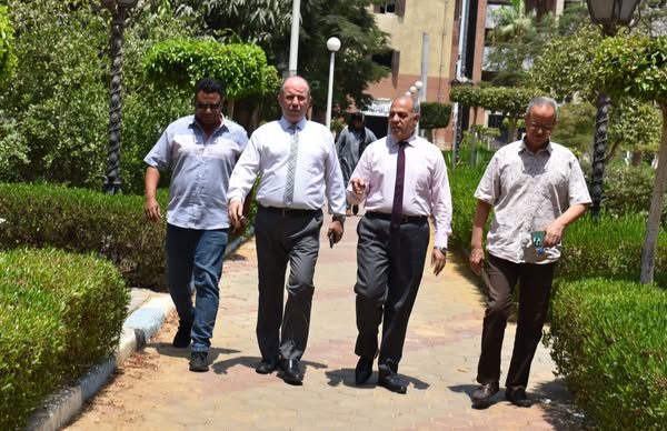 تماشيا مع توجيهات الإمام الأكبر.. رئيس<strong> البعوث الإسلامية يتفقد وجبات الطعام المقدمة للطلاب الوافدين للتأكد من الاشتراطات </strong>