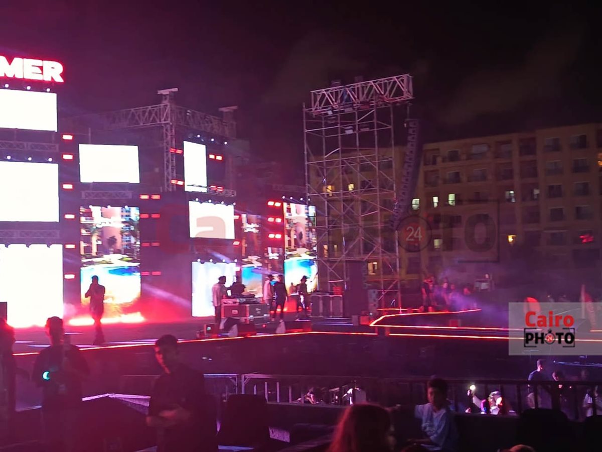 الاستعدادات النهائية لحفل محمد رمضان في جولف بورتو مارينا