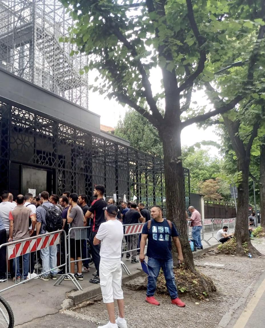 لجان الاقتراع في إيطاليا تستقبل الناخبين للتصويت في انتخابات مجلس الشيوخ