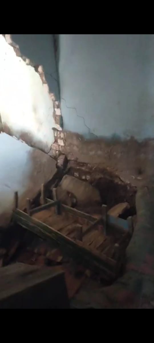 انهيار سقف منزل