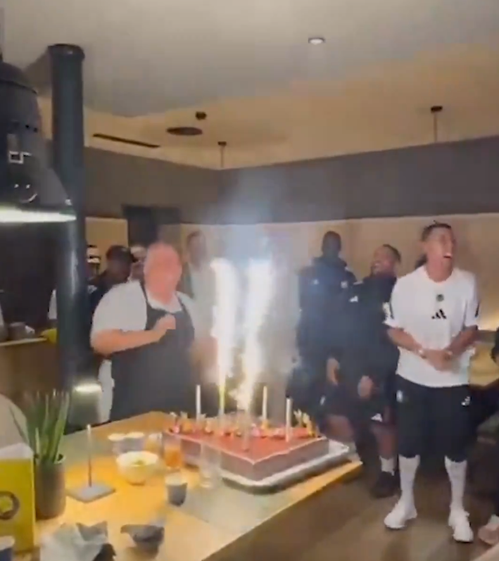 <strong>مفاجأة من كريستيانو رونالدو تُبكي شيف نادي النصر</strong>