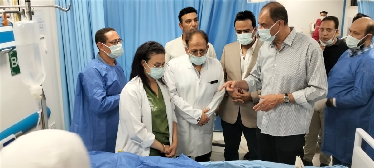 محافظ سوهاج يتفد مصابي حريق مطعم الشبان