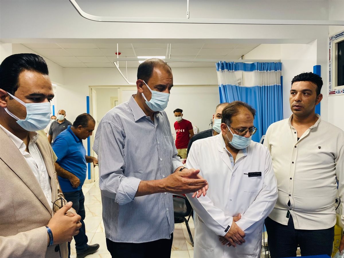 محافظ سوهاج يتفد مصابي حريق مطعم الشبان