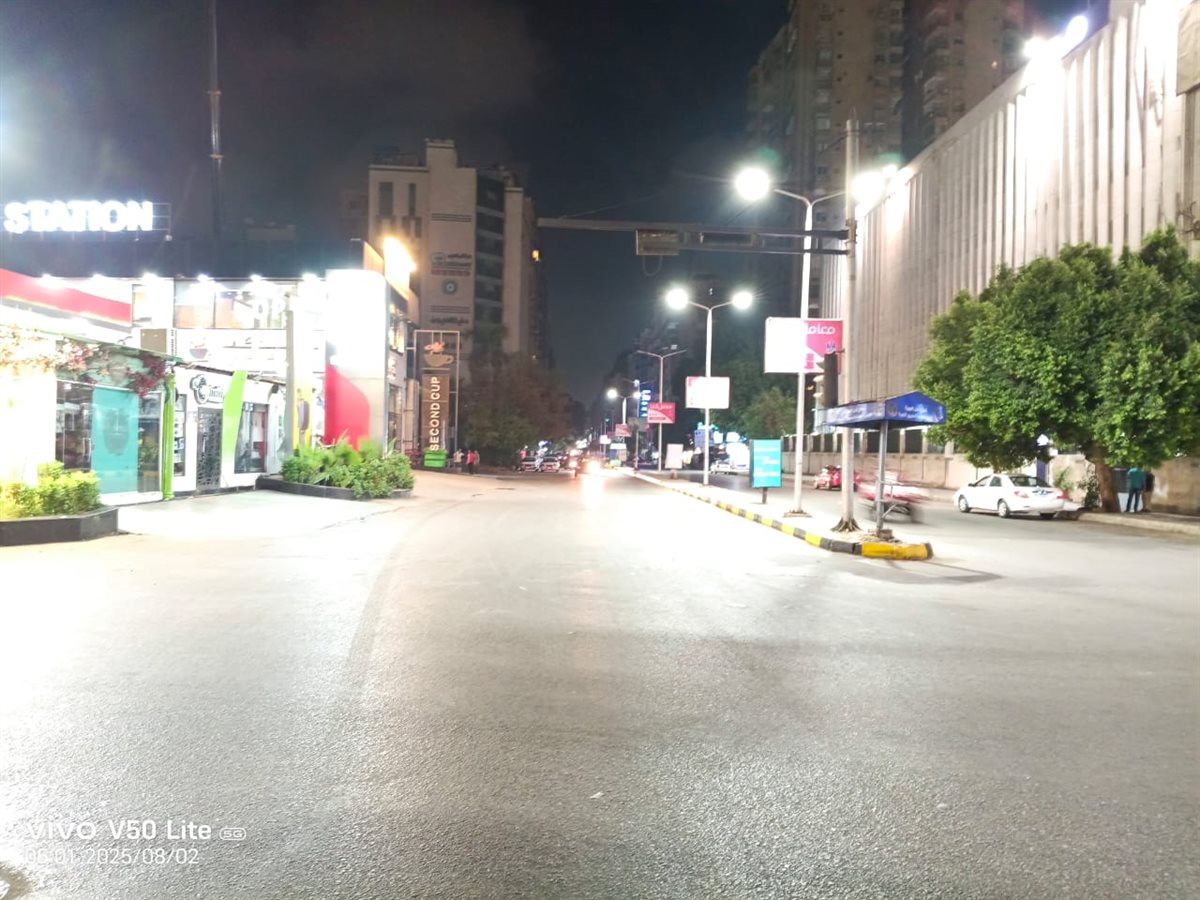 <strong> تراكم القمامة أمام منزل مسؤول كبير</strong>