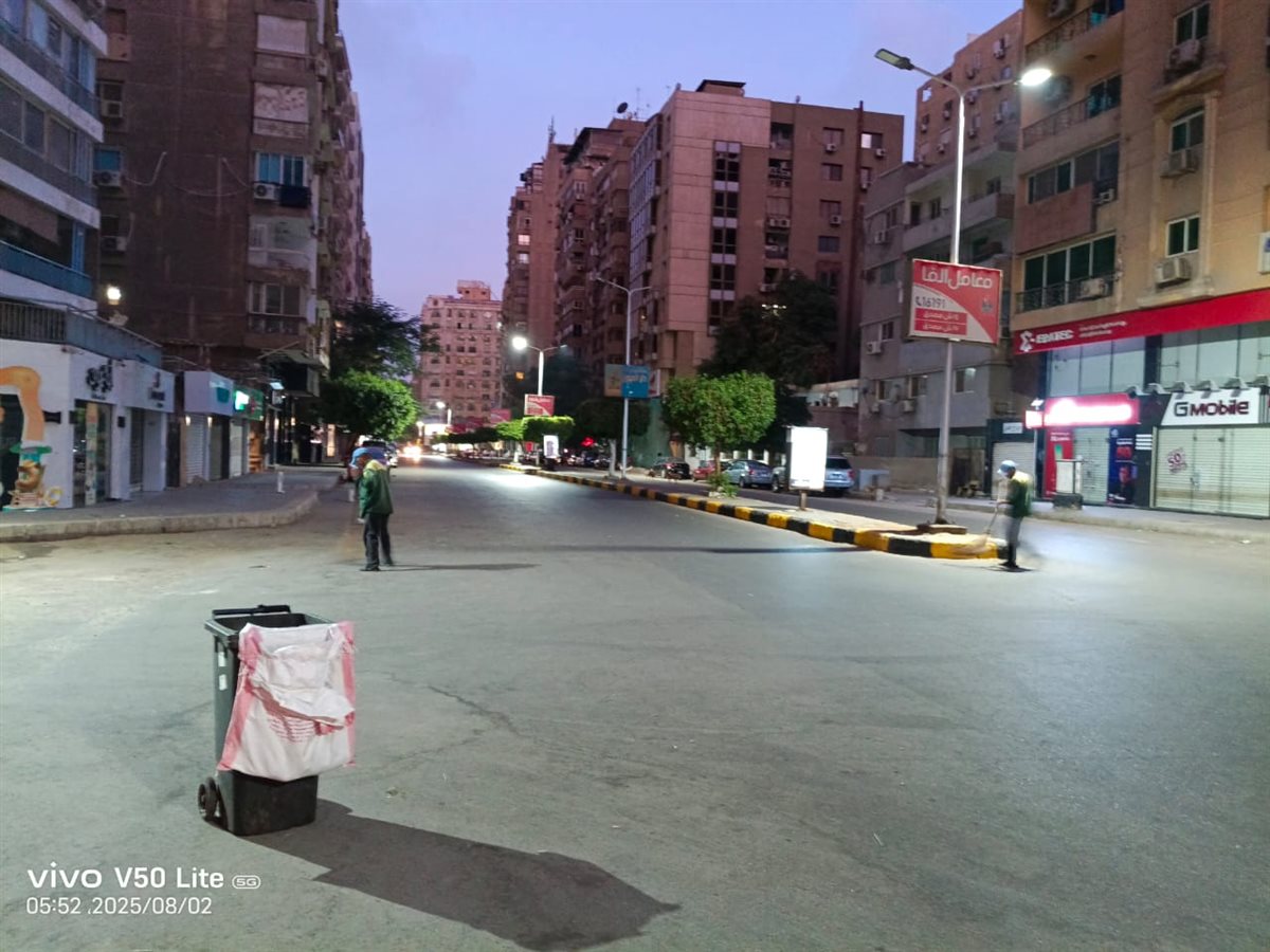 <strong> تراكم القمامة أمام منزل مسؤول كبير</strong>