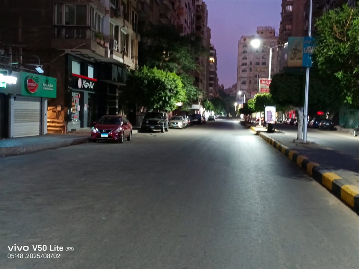 <strong> تراكم القمامة أمام منزل مسؤول كبير</strong>