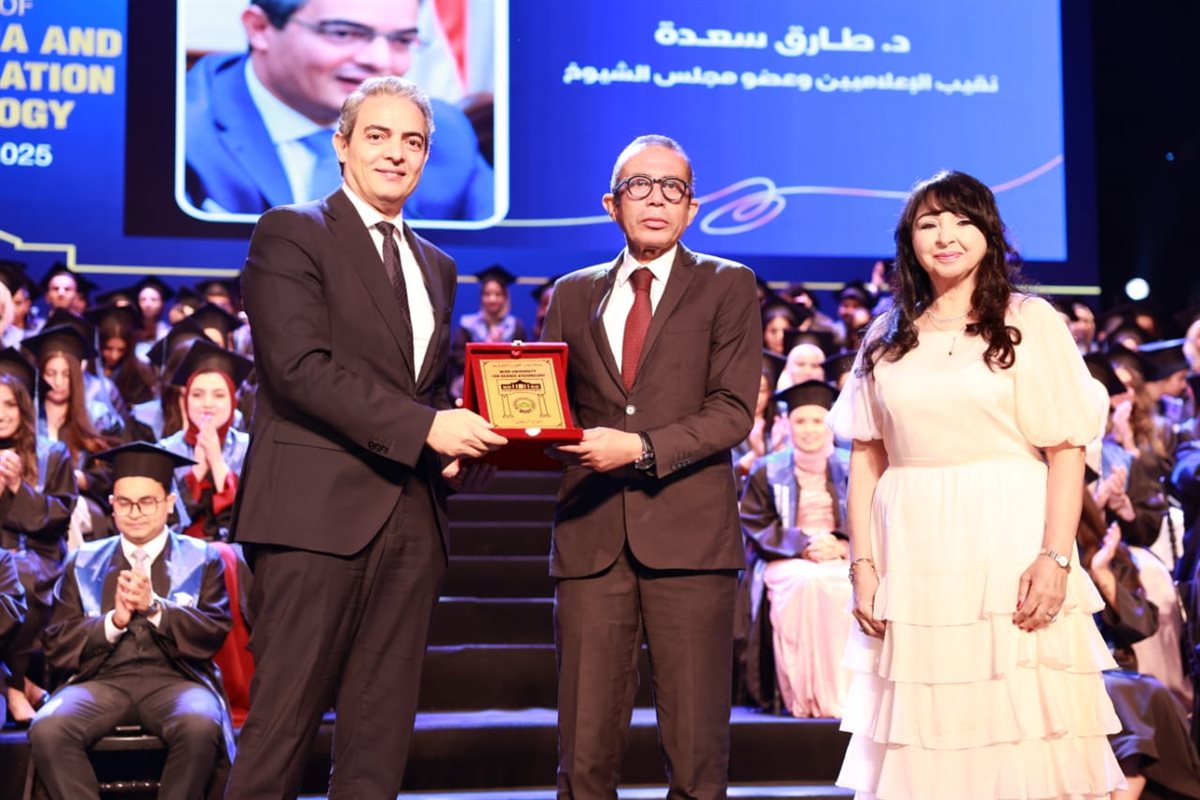 <strong>احتفال كبير بتخرج طلاب كلية الإعلام وتكنولوجيا الاتصال بجامعة مصر للعلوم والتكنولوجيا</strong>