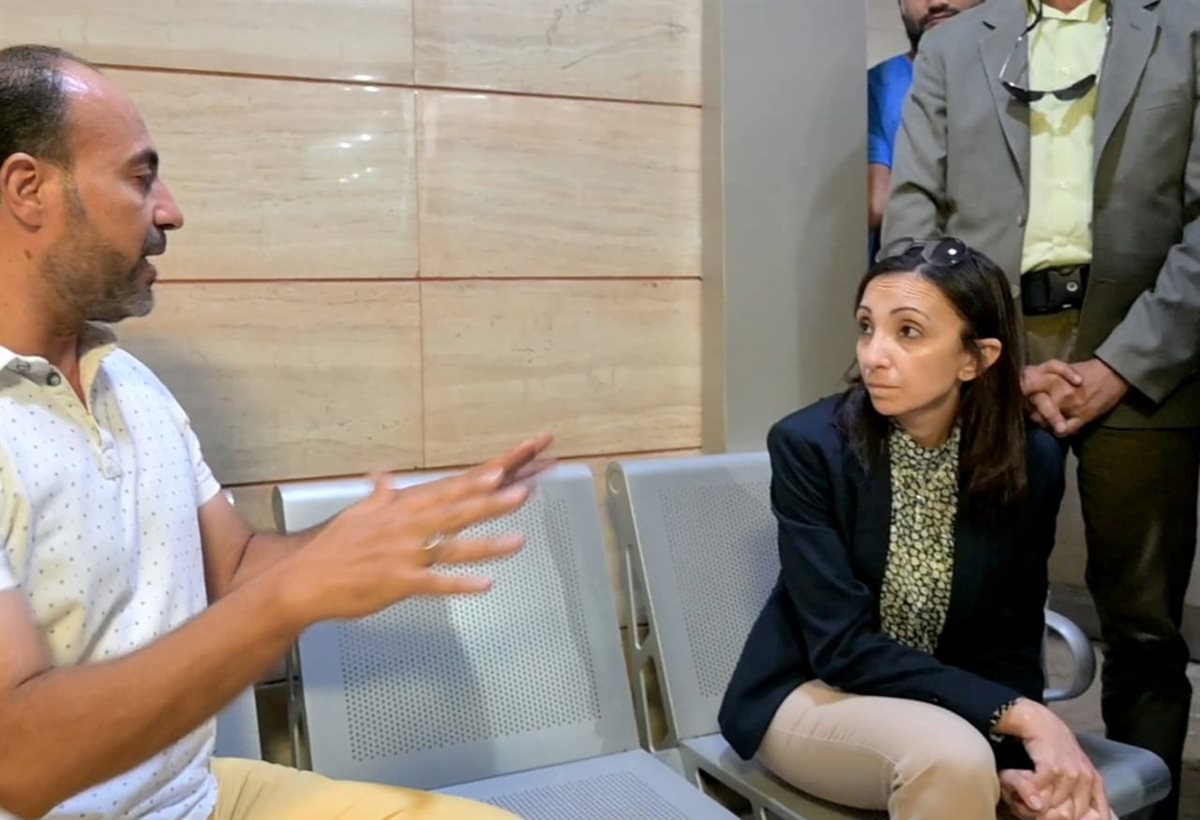 محافظ البحيرة تستمع لشكاوي المواطنين بمستشفى كوم حمادة