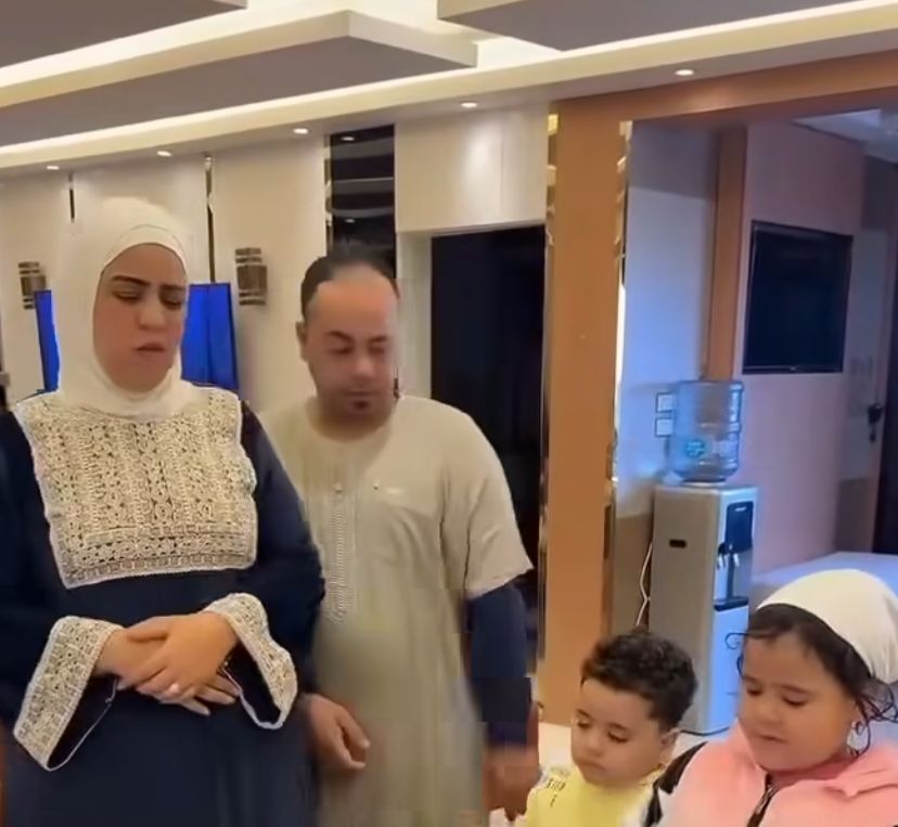 فيديو سخرية أم مكة أثناء الصلاة