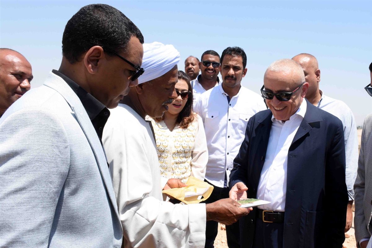 محافظ الأقصر وجولة بالمنطقة الصناعية بالبغدادي