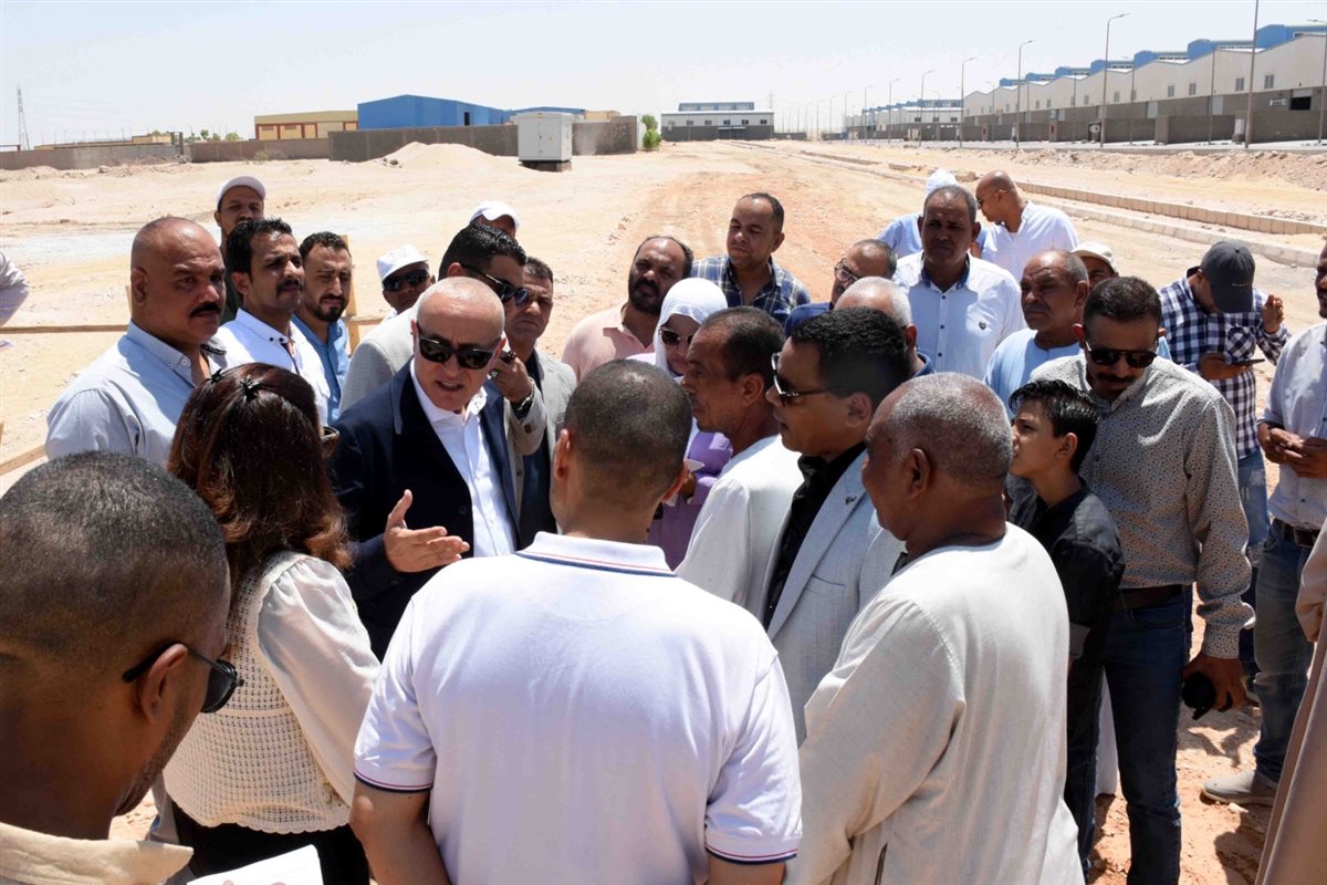 محافظ الأقصر وجولة بالمنطقة الصناعية بالبغدادي