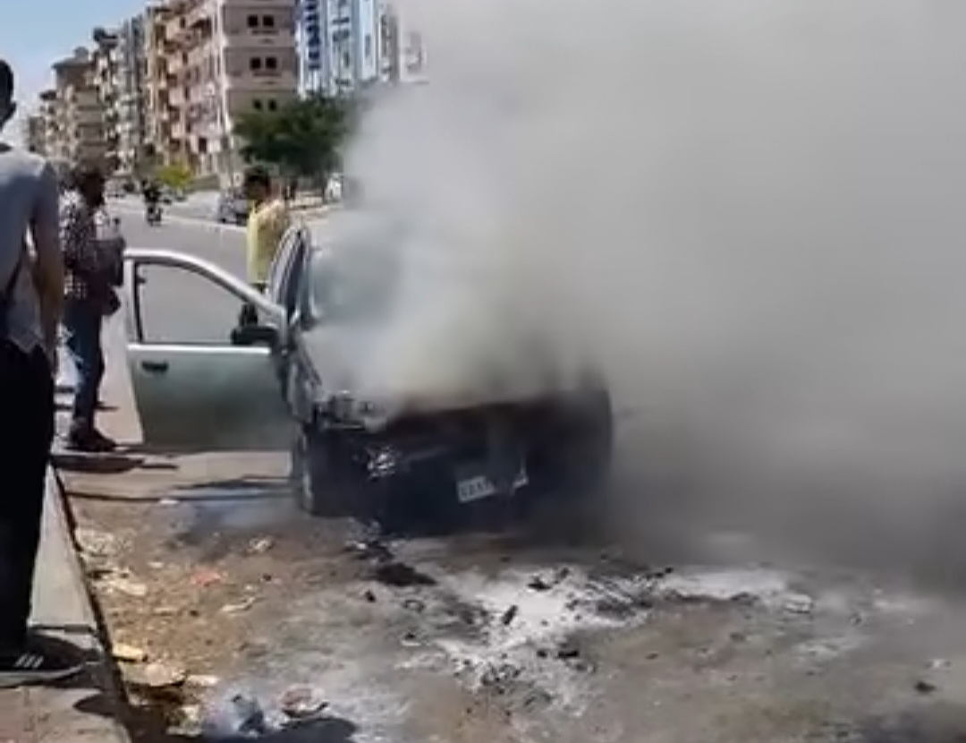اشتعال النيران في سيارة ملاكي