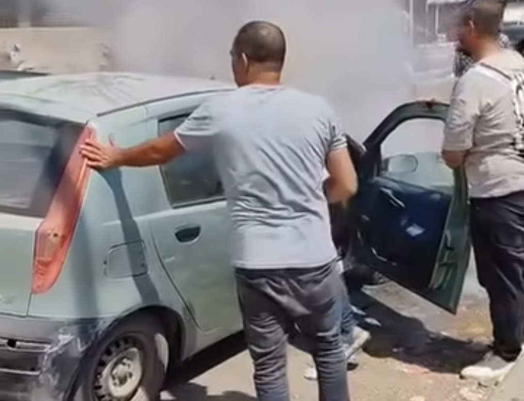 اشتعال النيران في سيارة ملاكي
