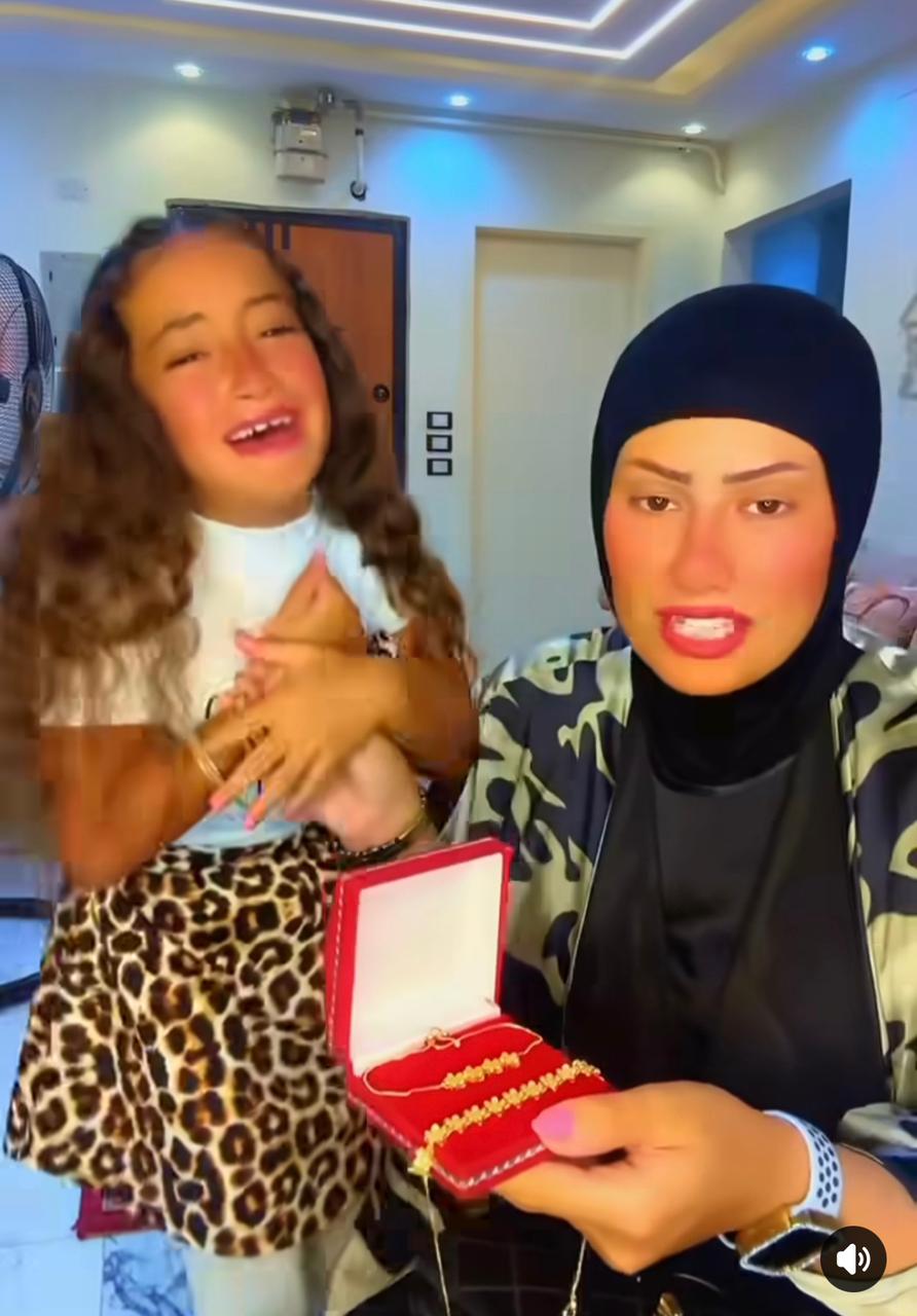 البلوجر لي لي فؤاد 