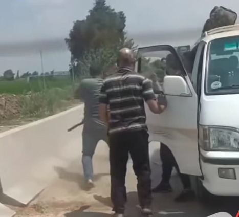 تعدي سائق على راكب