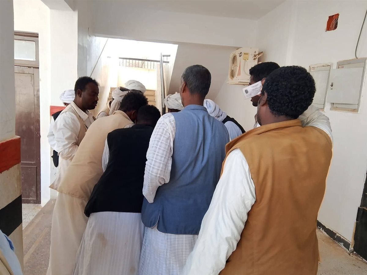 إقبال الناخبين على لجان حلايب